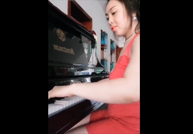 Cô giáo khát tình mùa dịch