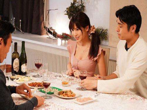 Chồng uống say, vợ có cớ say đắm sếp của chồng Momo Sakura