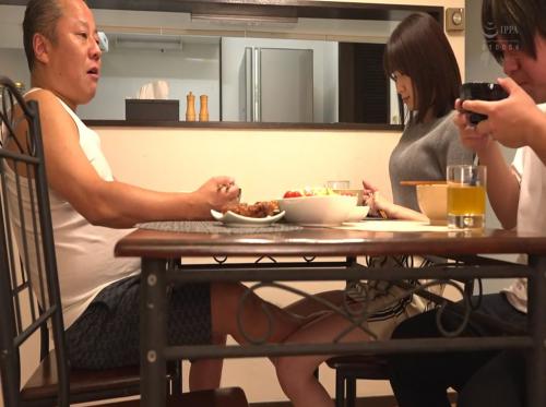 Chồng hững hờ, vợ dâm tình đến bố chồng để thỏa mãn