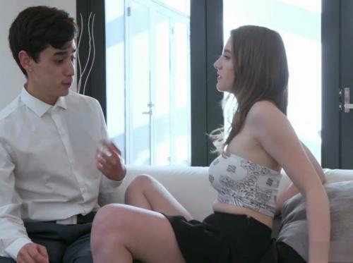 Em trai số hưởng được chị gái Melody Marks dạy làm tình trước khi đi chơi với người yêu
