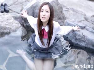 Ngập tràng trong nước Erika Momotani